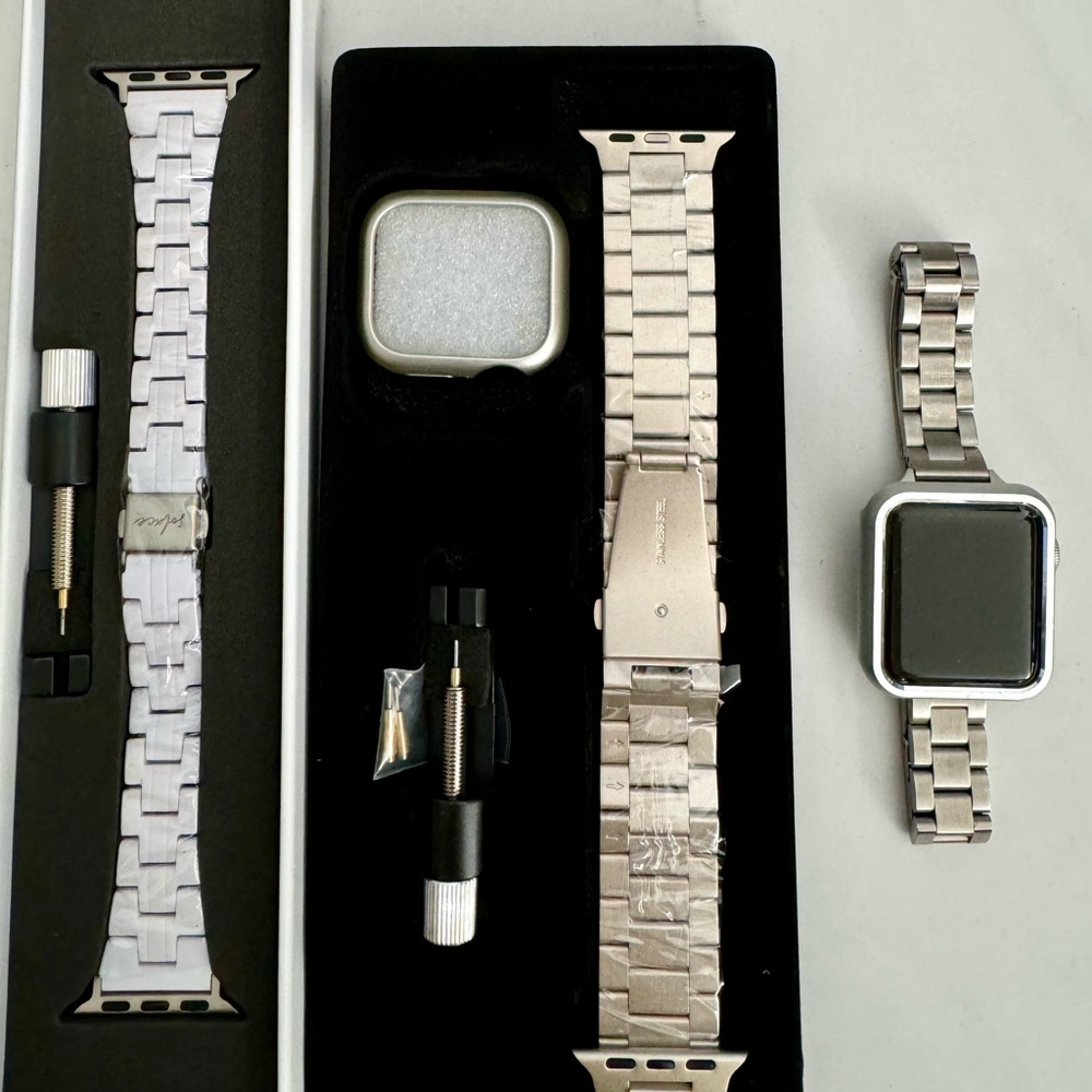 Series 3 Apple Watch with new watch bands and case